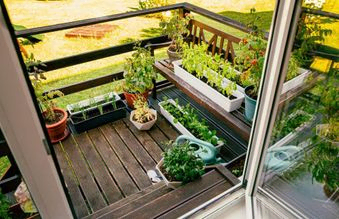 balcon avec un parquet extérieur